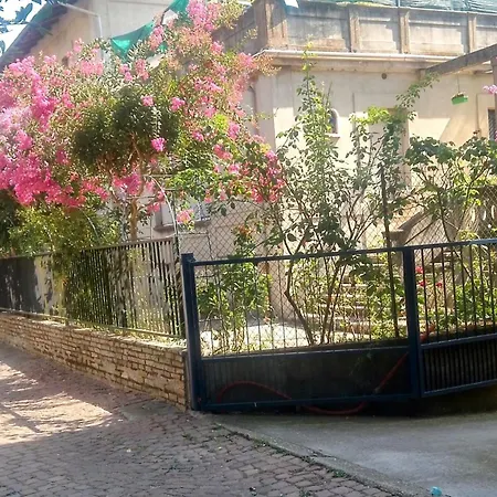 Villino Delle Rose Апартаменты Асти