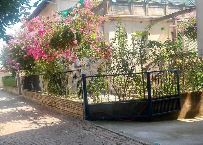 Villino Delle Rose アパート アスティ